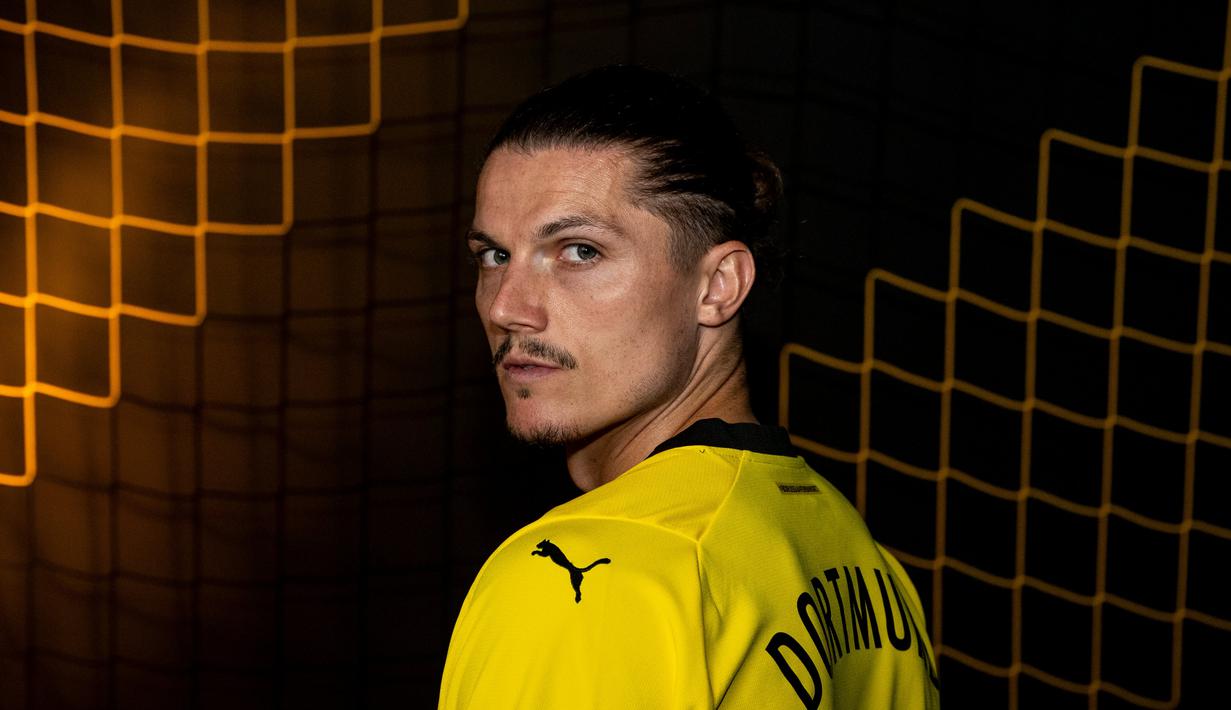 Enam bulan yang lalu, Sabitzer sudah sempat berganti seragam ke Manchester United. Hanya saja, statusnya hanya pinjaman dan tidak dipermanenkan. (FOTO: twitter.com/BlackYellow)