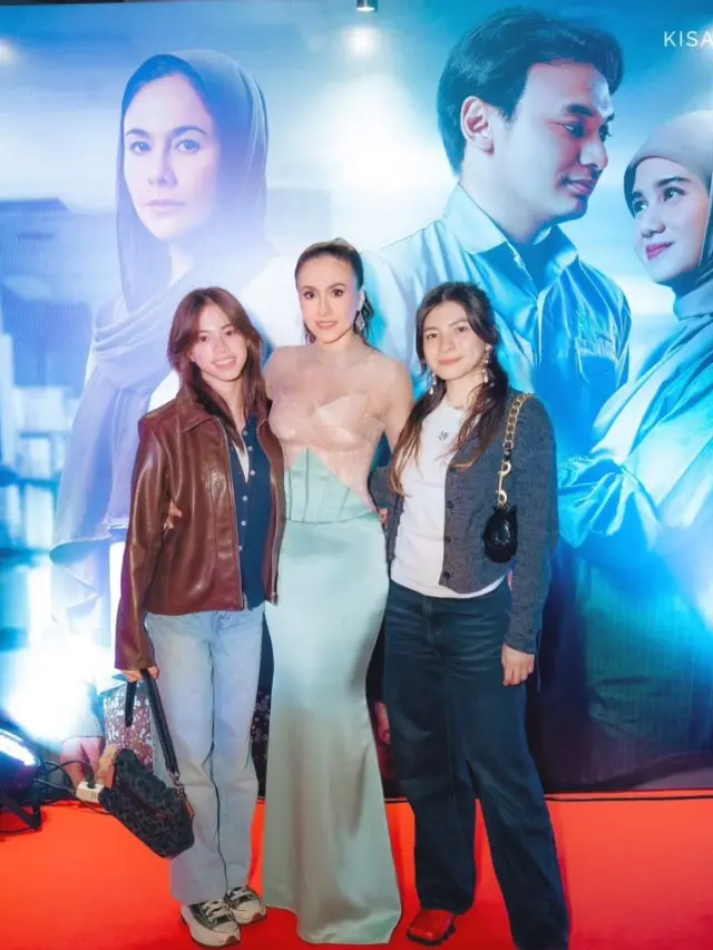 Potret Hangat Wulan Guritno dan Tiga Anaknya