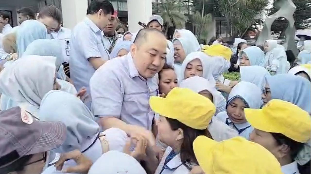 Momen Haru Perpisahan Iwan Kurniawan Lukminto dengan Ribuan Karyawan Sritex, Abadikan Kenangan Terindah