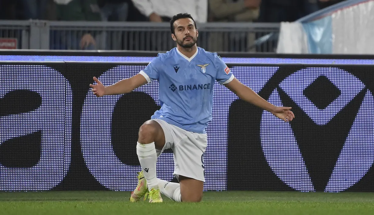 Pedro Rodriguez. Sayap berusia 34 tahun yang kini tampil impresif di Lazio dan telah menyumbang 4 gol musim ini tentu tidak akan membuang kesempatan jika ada peluang bereuni ke Barcelona, tim yang telah diperkuatnya selama 9 musim dengan total 321 gol dikoleksinya. (LaPresse via AP/Alfredo Falcone)