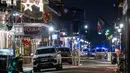 Penyidik menemukan senjata api jenis pistol dan senapan bergaya AR di lokasi kejadian. (ANDREW CABALLERO-REYNOLDS/AFP)