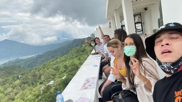 Pertama Kali Unggah Foto Bareng, Ini Potret Kebersamaan Stefan William dan Ria Andrews
