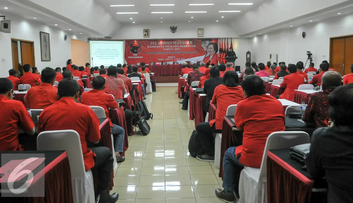 Suasana acara Pelatihan Manajer Tim Kampanye Pilkada Serentak di kantor PDIP, Jakarta, Selasa (5/4). PDIP gelar pelatihan manajer tim kampanye untuk menghadapai Pilkada serentak mendatang. (Liputan6.com/Yoppy Renato)