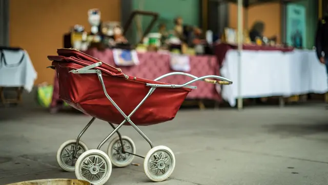 Ilustrasi Kereta Bayi