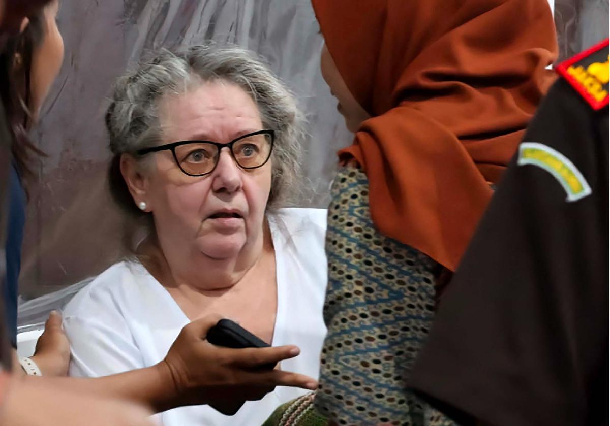 FOTO: Indonesia Kembalikan Nenek Terpdana Mati Pembawa Kokain ke Inggris