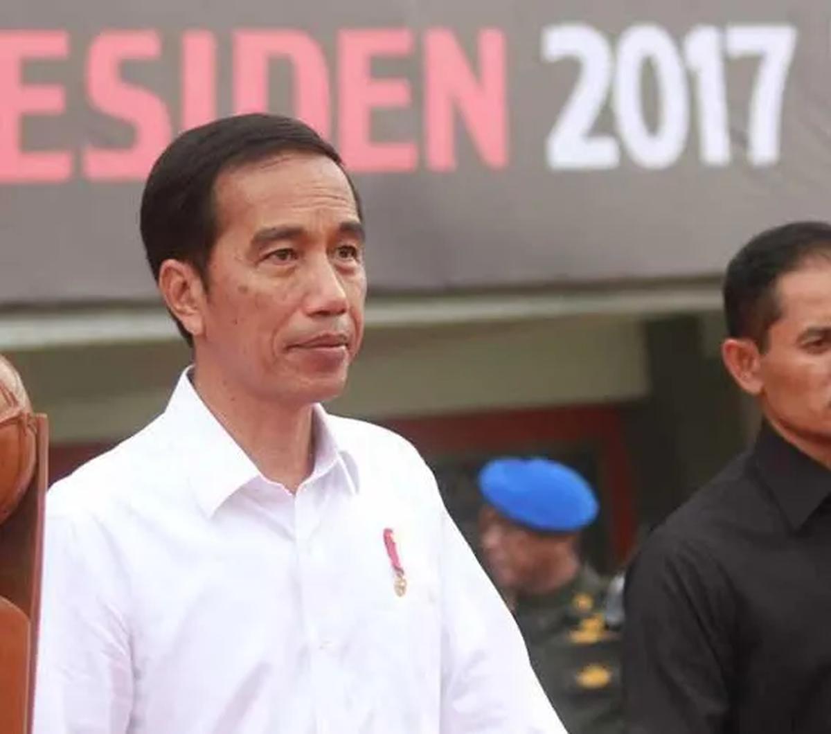 "Jadi memang banyak negara yang sakit karena urusan Covid-19. Karena Covid-19 ekonominya juga kena dan nggak bisa bangkit kembali," imbuh Jokowi.<br>