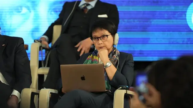 Menteri Luar Negeri RI Retno Marsudi saat menghadiri Roundtable mengenai Hak Asasi Manusia, perdamaian dan keamanan di Kantor PBB, Jenewa, Swiss, pada Selasa (12/12/2023).