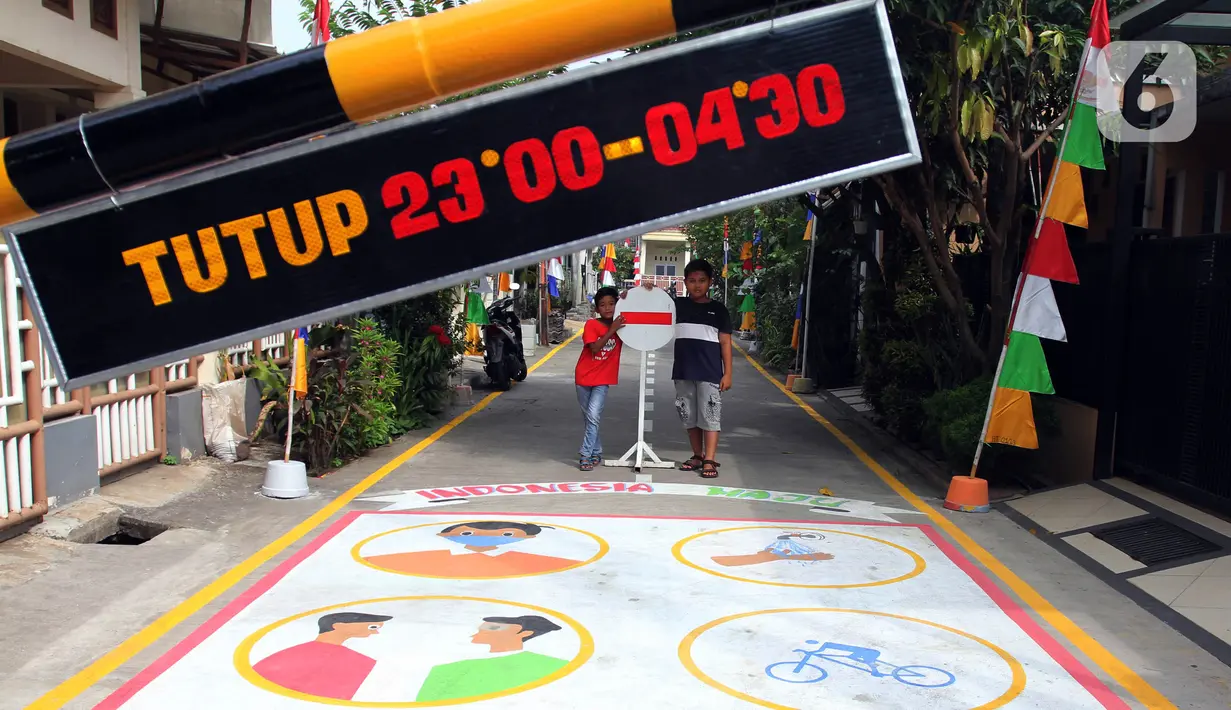 Pemandangan lukisan tiga dimensi (3D) di Jalan Perumahan Bojong Depok Baru 1, RT 03/RW 19 Bojonggede, Bogor, Jawa Barat, Selasa (3/8/2020). Dalam rangka menyambut HUT ke-75 RI, warga berbenah memperindah lingkungan dengan melukis 3D pada jalan. (merdeka.com/Arie Basuki)