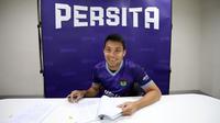 Hamka Hamzah resmi gabung Persita. (Bola.com/Dok. Persita Tangerang)
