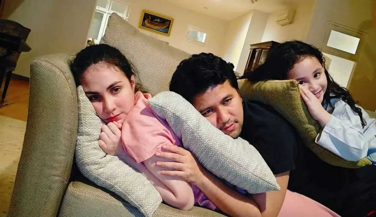 Arumi Bachsin dan Emil Dardak (Instagram/arumibachsin_94)