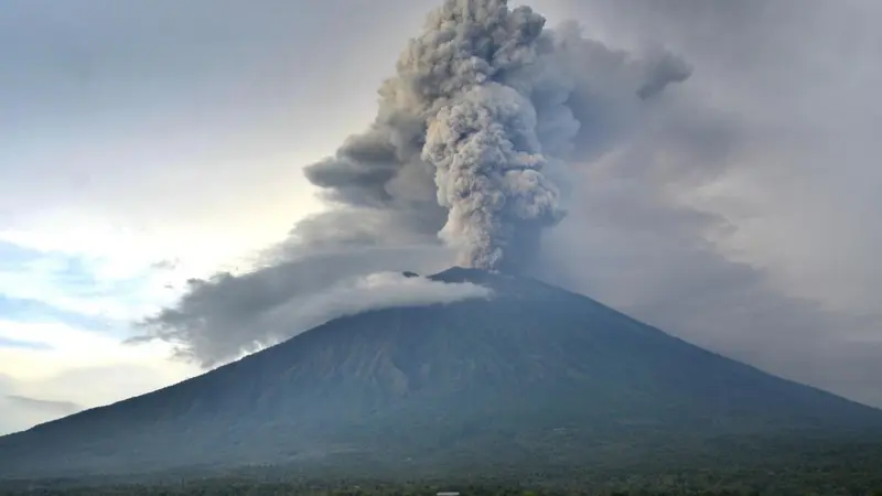 Gunung Agung Meletus