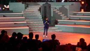 Wakil Menteri Ekonomi Kreatif, Irene Umar, memberi sambutan pada pembukaan M7 World Championship 2026 di Jembatan Kota Intan, PIK 2, Jakarta, Jumat (9/1/2025). Credit: Kementerian Ekraf