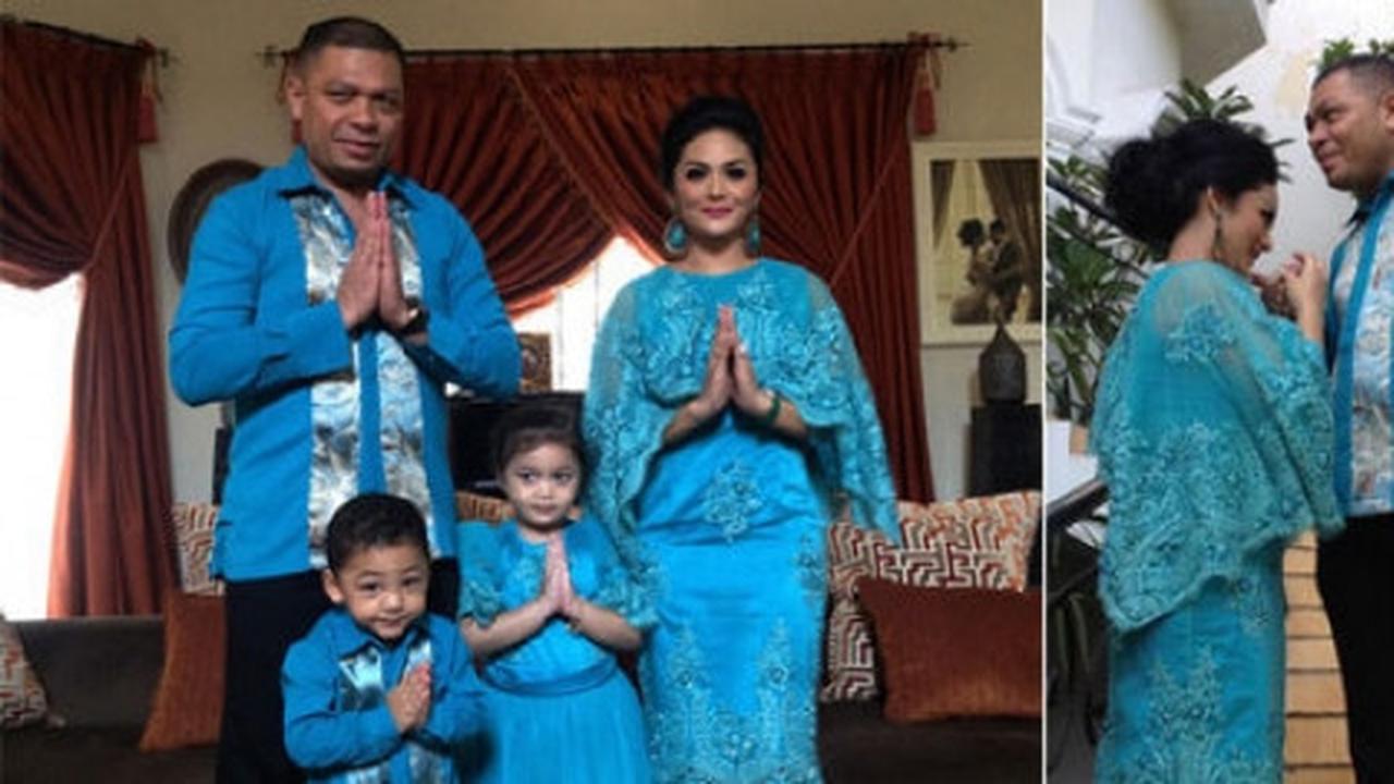 Lebaran Krisdayanti - Raul: Dari seragam sampai salat bareng anak