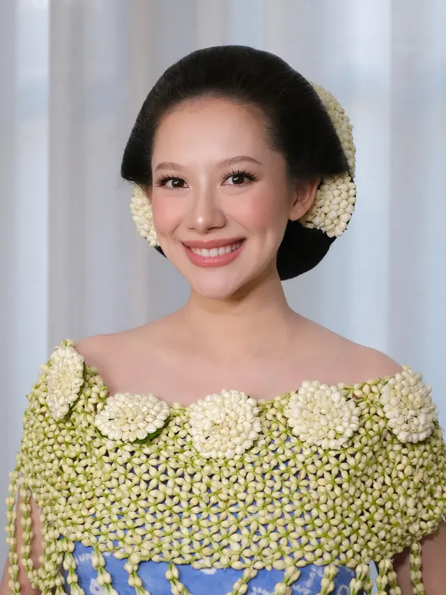 Pesona Cantik Natural Athina, Istri Rio Haryanto di Momen Mitoni dengan Peach Nude Makeup