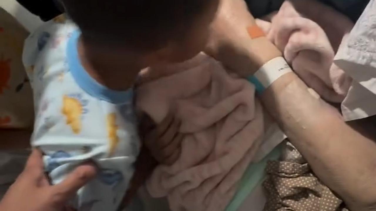 Baim Wong Bagikan Momen Terakhir saat Kiano dan Kenzo Cium Tangan Jhonny Wong Sebelum Meninggal Dunia