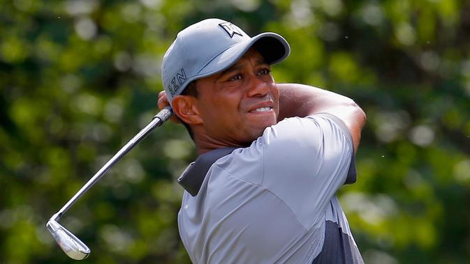 Atlet golf profesional Tiger Woods memiliki hobi memancing ikan di laut dengan tombak atau ‘spear fishing’. Banyak orang mengira golf adalah hobinya sehingga membuat ia menjadi atlet golf profesional. (AFP/Bintang.com)