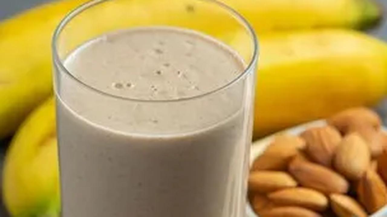 9. Smoothies Kacang Almond: Menenangkan Sistem Saraf