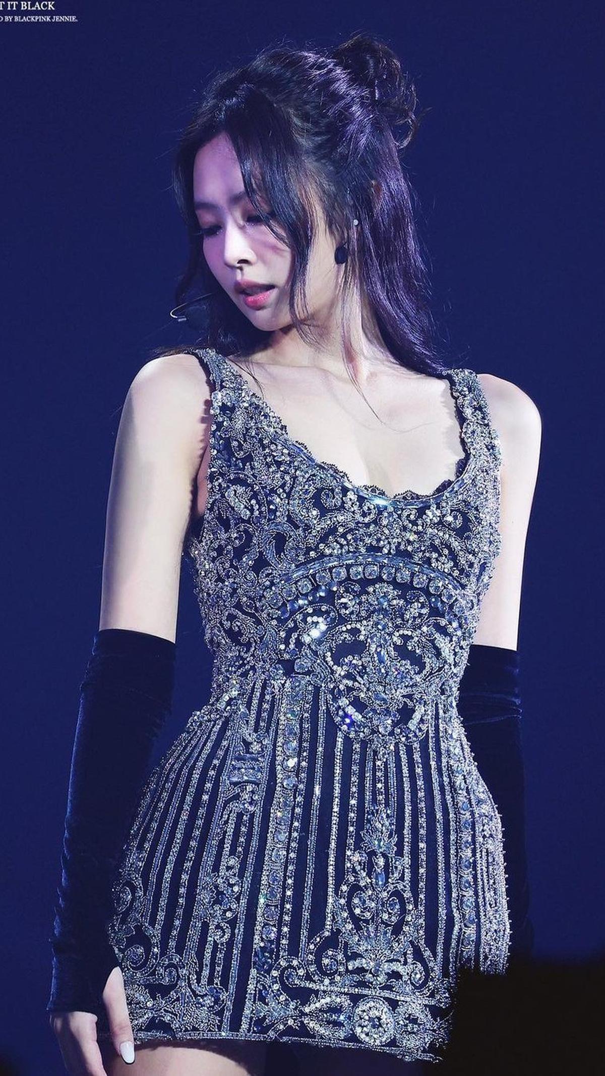Dengan pencapaian yang gemilang dan semangat baru di tahun yang baru, selamat ulang tahun untuk Jennie BLACKPINK.