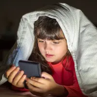 Berikut bahaya memberikan anak screen time saat sedang makan./copyright pexels/Kampus Production