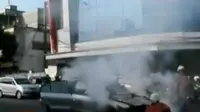 Mobil sedan yang sedang dikendarai terbakar di Simpang Lima Senen, Jakarta Pusat, hingga angin kencang disertai butiran salju menerpa Amerik