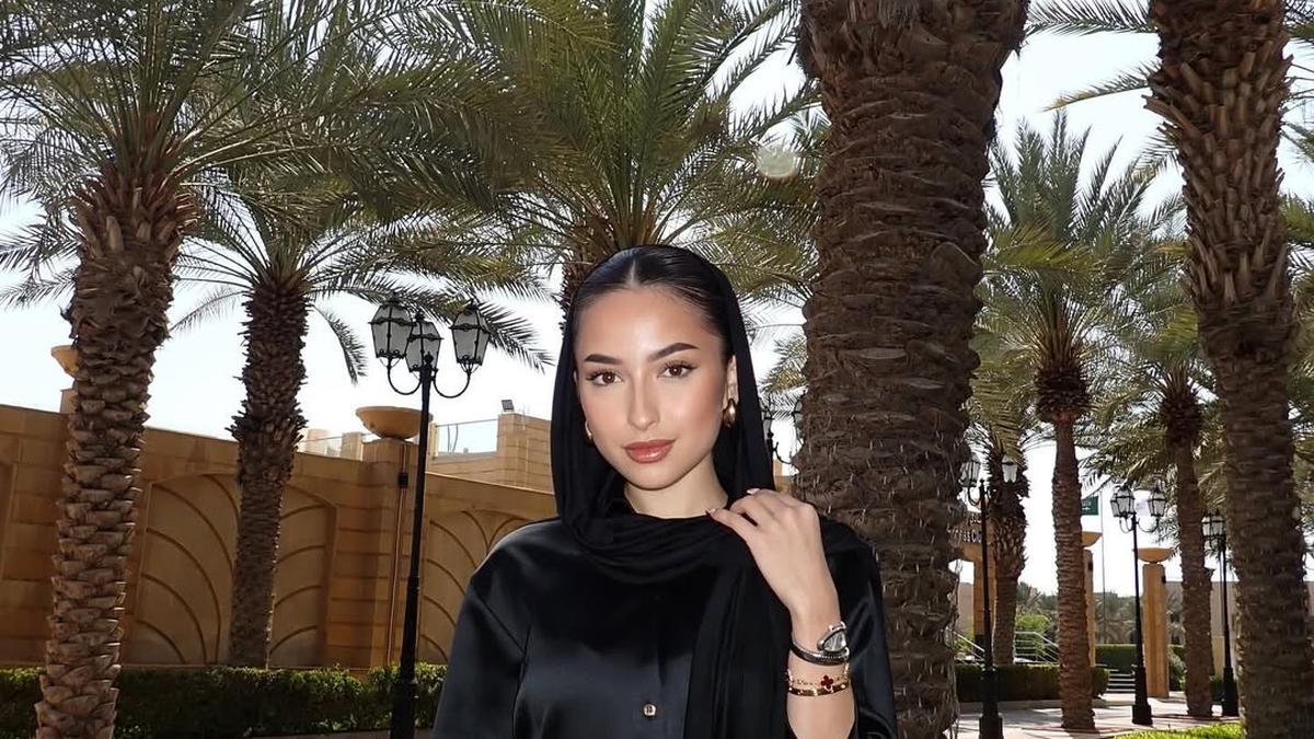 Gaya Berhijab Jennifer Coppen di Jeddah Jelang Pertandingan Indonesia vs Arab Saudi, Bertabur Aksesori Ratusan Juta dan Tas Hermes