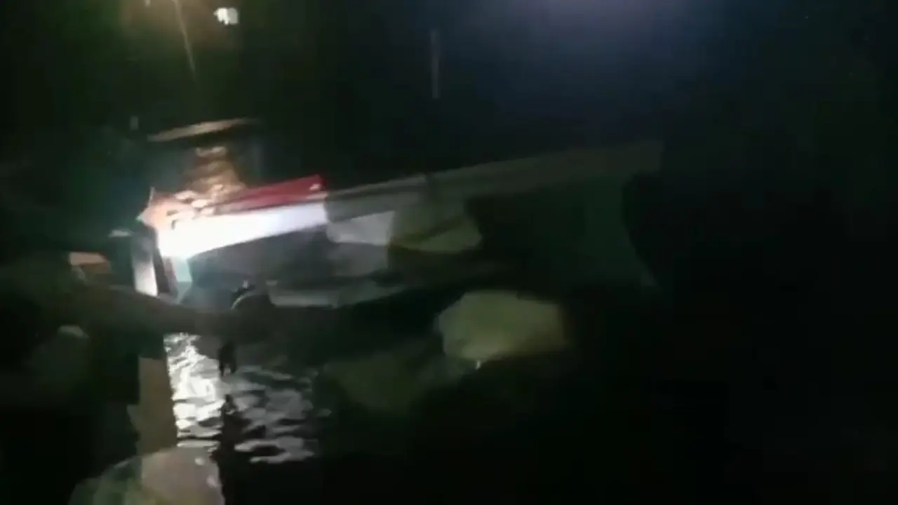 Kapal pengangkut logistik Pemiluterbalik di Mentawai, Kamis (15/2/2024). (Liputan6.com/ ist)