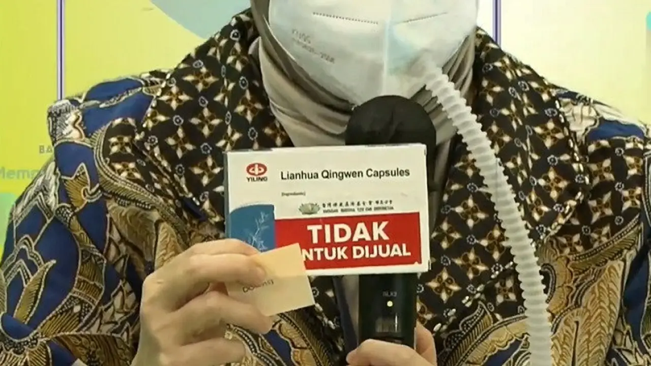 BPOM menunjukkan produk obat herbal donasi Lianhua Qinqwen Capsules (LQC) yang ditarik peredarannya (Tangkapan Layar Youtube Badan POM RI)