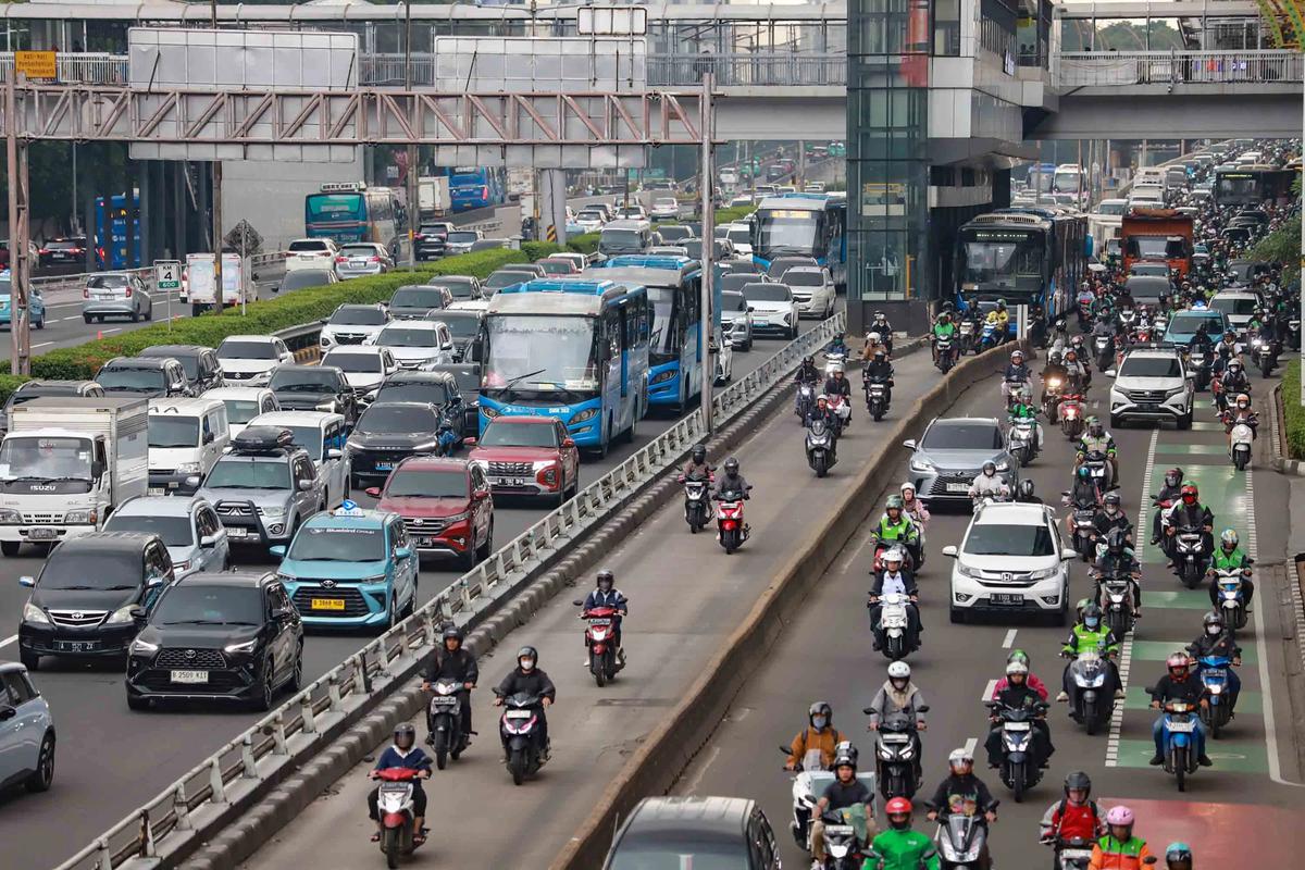FOTO: Jakarta Kembali Macet di Hari Pertama Kerja dan Sekolah 2026
