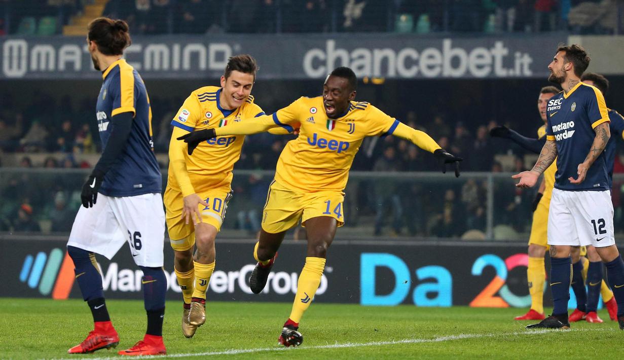 Gelandang Juventus, Blaise Matuidi, melakukan selebrasi usai mencetak gol ke gawang Hellas Verona pada laga Serie A, Italia, di Stadion Marc'Antonio Bentegodi, Sabtu,(30/12/2017). Juventus menang 3-1 atas Hellas Verona. (AP/Filippo Venezia)
