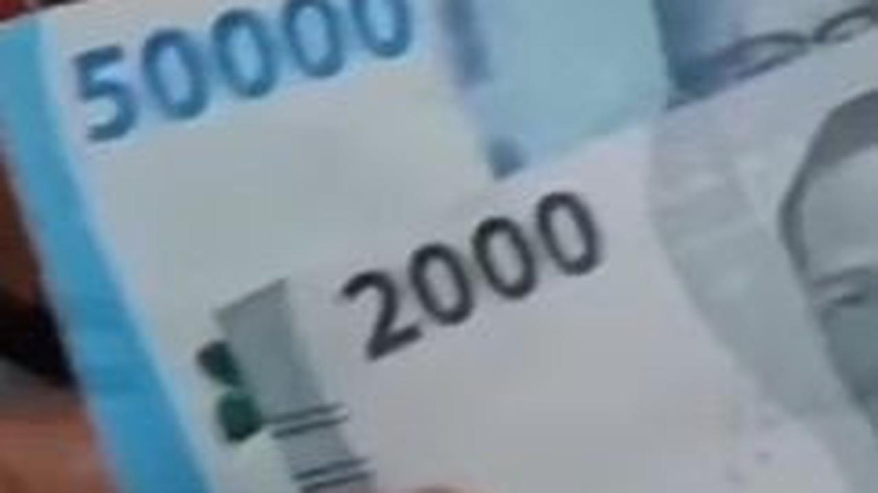 Terlihat di video jika uang itu diambil dari ATM BRI. Bagaimana penjelasan dari BRI? Simak ulasannya:
