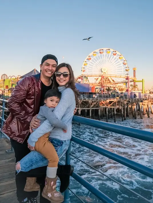 “Karena kita lihat nih semakin hari Nastusha semaikin siap untuk jadi kakak gitu. Makanya kita memutuskan untuk 2020 ini memang kita nambah anak kedua gitu,” lanjutnya. (Instagram/chelseaoliviaa)