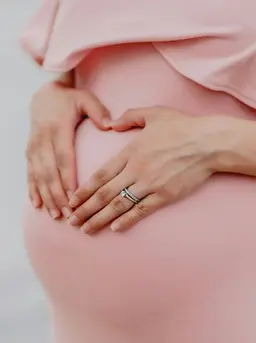 Ilustrasi ibu hamil (Foto: Unsplash/Juan Encalada)