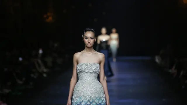 The Sign, Semesta Fashion Diwarnai Sebastian Gunawan dengan Suguhan Magis Dunia Astrologi