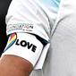 Ban Lengan 'OneLove' yang di larang Piala Dunia Qatar 2022 (AFP/Marco Bertorello)