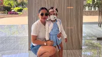 Mutia Ayu dan putri Glenn Fredly. (Dok: Instagram Mutia Ayu)