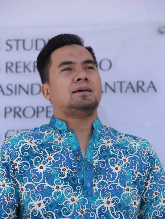 Dunia hiburan kambali dikejutkan oleh berita dugaan pelecehan seksual. Baru meredup orang melaporkan Indra Bekti, kini rame seorang lelaki melaporkan Saipul Jamil dengan dugaan pelecehan seksual. (Nurwahyunan/Bintang.com)