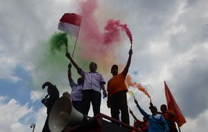 Mereka juga mendesak Dewan Perwakilan Rakyat (DPR) segera mengesahkan Rancangan Undang Undang (RUU) Ketenagakerjaan tanpa skema omnibus law, Perampasan Aset, dan revisi RUU Pemilu untuk Pemilu 2029. (merdeka.com/Arie Basuki)