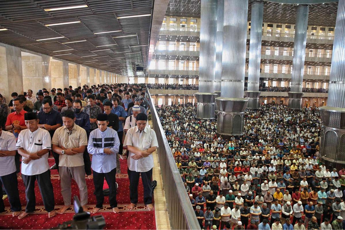 Salat Jumat pertama Ramadan 1446 Hijriah di Masjid Istiqlal