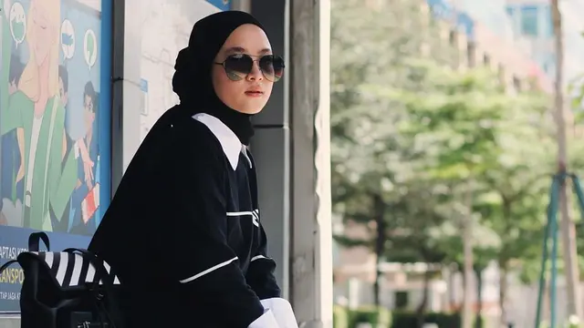 FOTO: Gaya Nissa Sabyan saat Pakai Kacamata Gelap, Tampil Menawan