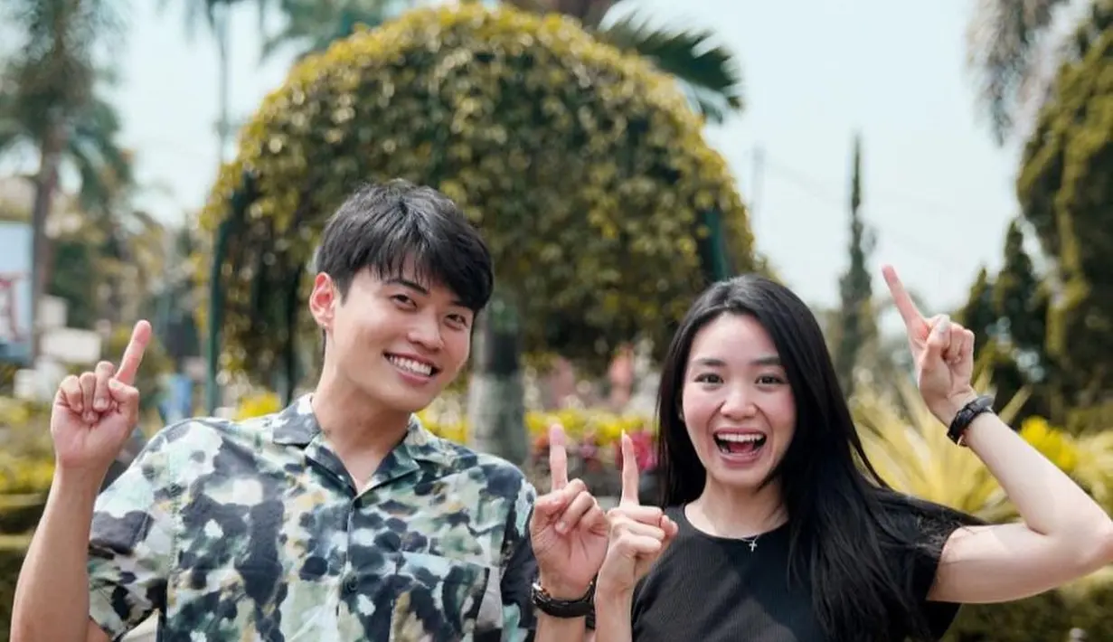 <p>YouTuber yang sempat tinggal di Malang, Jawa Timur itu kemudian mengajak sang istri Jeanette Ong untuk berlibur ke Indonesia. (FOTO: instagram.com/hansoljang110)</p>