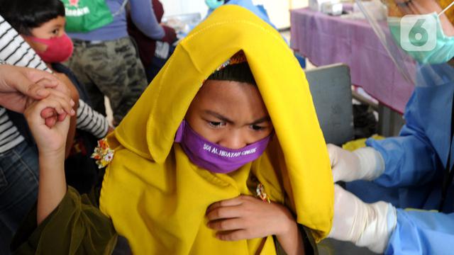 Pemberian Imunisasi untuk Anak Sekolah di Kota Depok