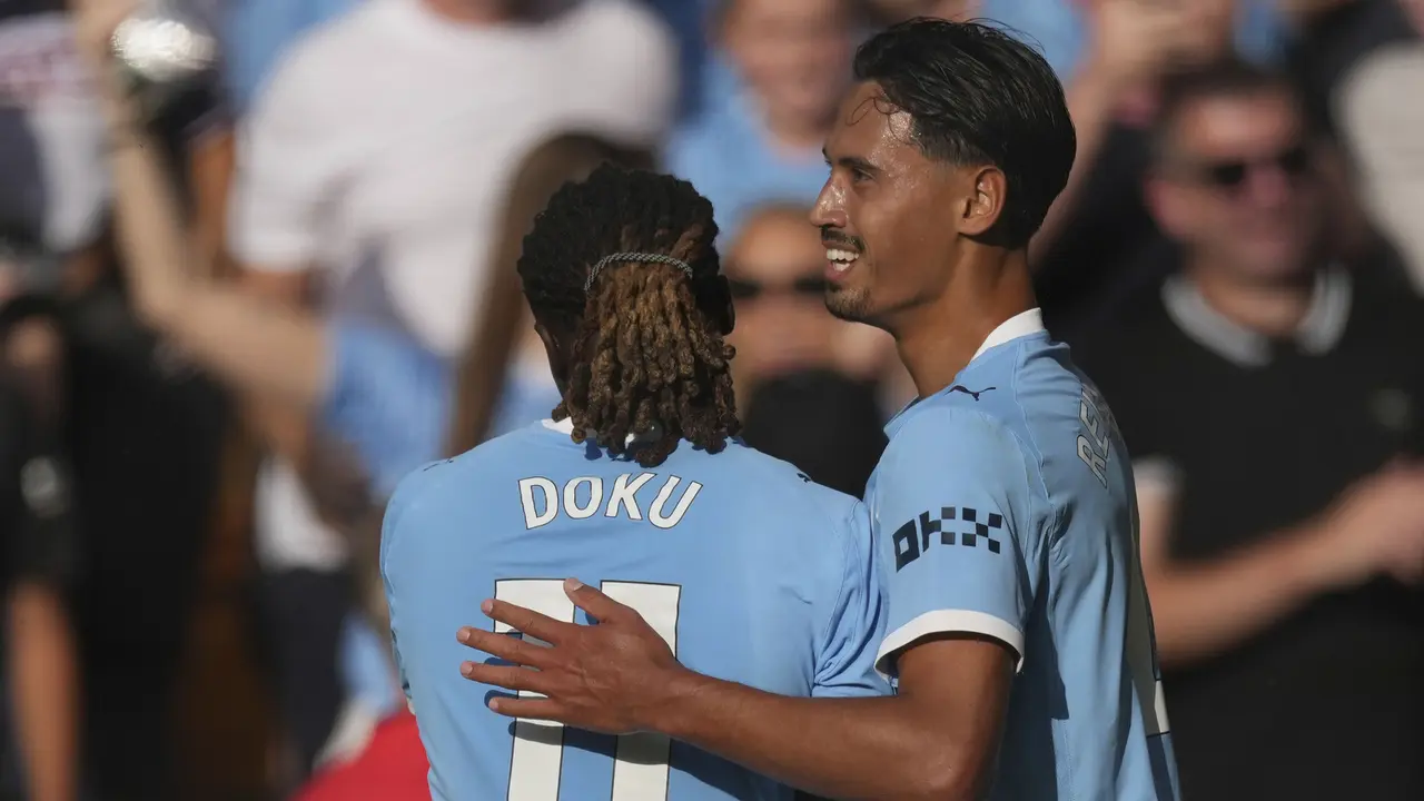 Foto: Penampilan 'Masterclass' Tijjani Reijnders Bareng Man City, Cetak Gol Debut dan Assist