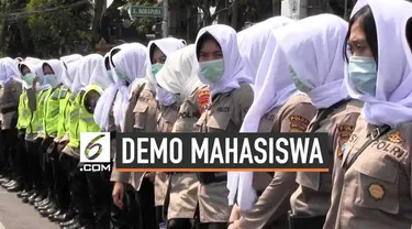 Polda Jatim mengerahkan satuan Polwan untuk menjadi negosiator terhadap pendemo di gedung DPRD Jawa Timur. Para Polwan ini akan melantunkan doa guna meredam aksi demo di gedung DPRD Jatim.