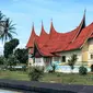Ilustrasi Rumah Gadang, Minangkabau, Sumatra Barat. (Photo by Hiraku Visual on Unsplash)