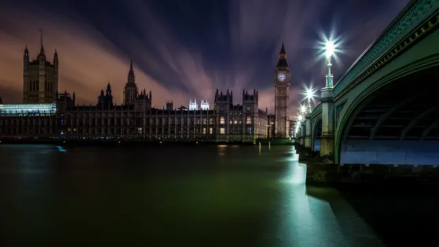 [Bintang] Earth Hour: Aksi Gelap-gelapan Selama Satu Jam untuk Melindungi Bumi