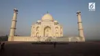 Dinding Taj Mahal mengalami perubahan warna dari putih menjadi kuning. Hal ini membuat mahkamah India meminta Pemerintah India segera turun tangan memperbaikinya.