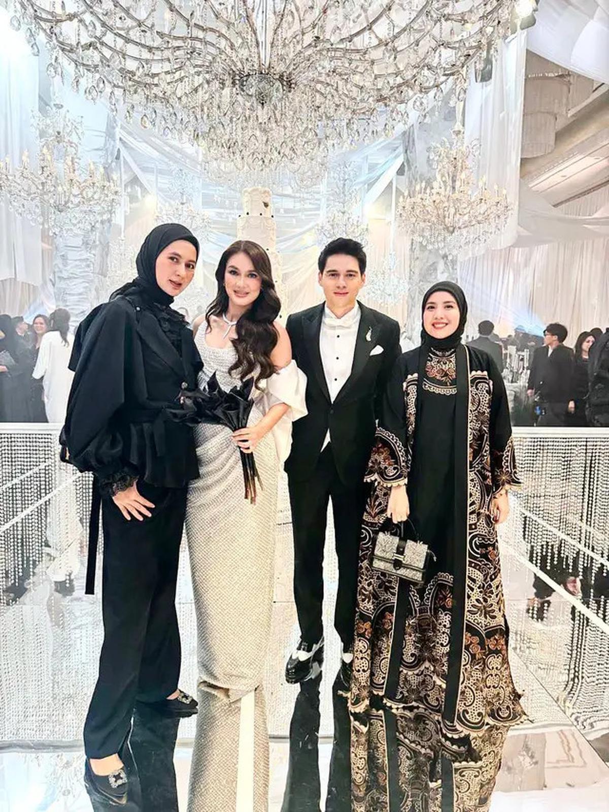 8 Foto Artis Pakai Long Dress di Resepsi Luna Maya dan Maxime, Tampil Elegan dan Anggun