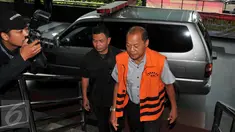 KPK memeriksa mantan Rektor Universitas Udayana I Made Bakhta, Jakarta, Selasa (13/10/2015). Made Bakhta dimintai keterangan terkait kasus pembangunan RS Pendidikan Khusus Infeksi dan Pariwisata Udayana tahun 2009-2011. (Liputan6.com/Helmi Afandi)