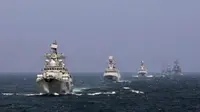 Kapal AL China dan Rusia berpartisipasi dalam latihan angkatan laut bersama di Laut China Timur (24/5/2014) (Reuters)