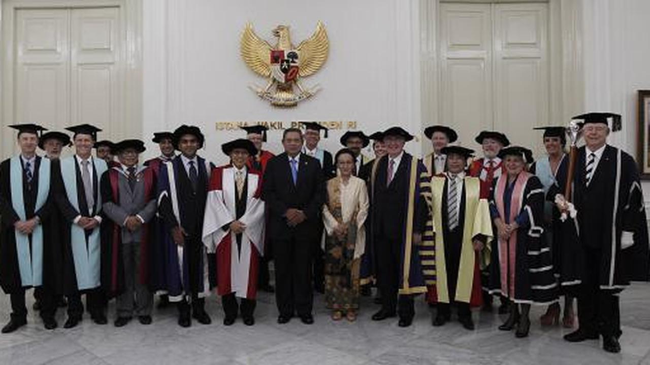 Presiden SBY hadiri penganugerahan gelar DR HC Wapres Boediono
